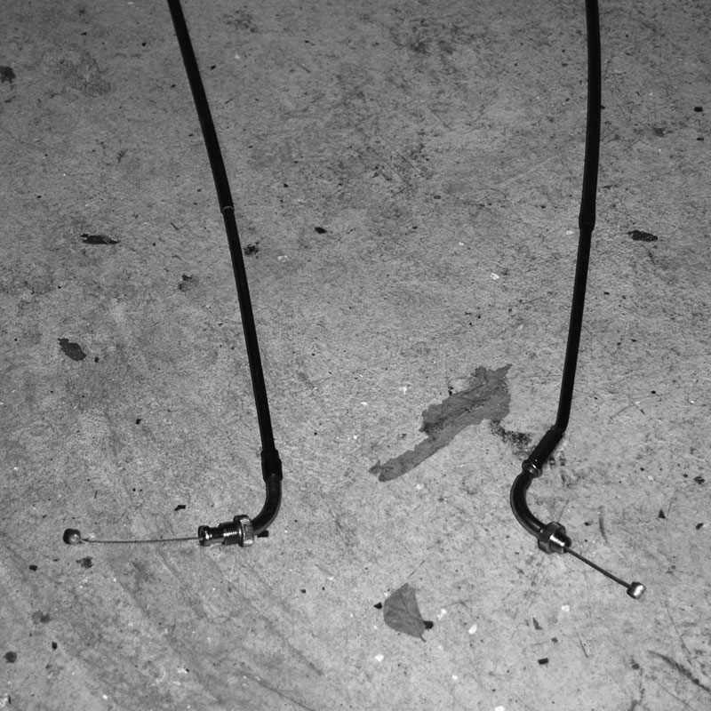 Snapped my throttle cable Chin on the Tank Motorcycle stuff in