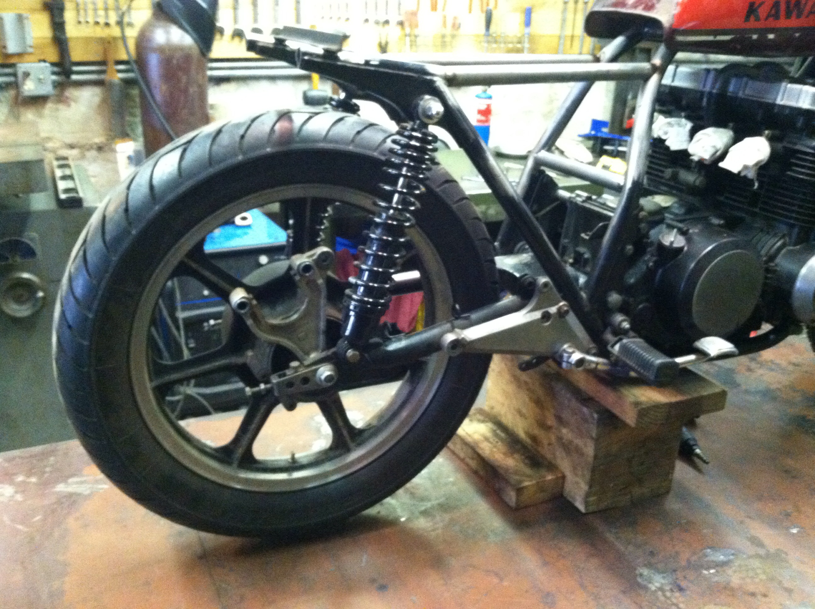KZ750 swing arm stretch | 1 - Chin on the Tank – Motorcycle stuff in