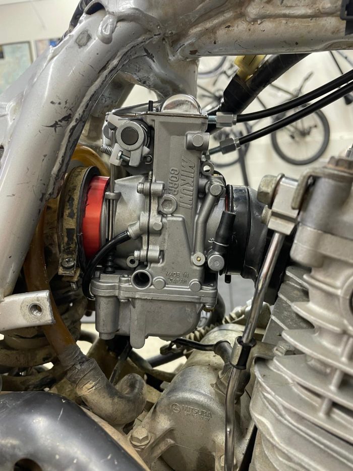 XR650L Mikuni TM40 pumper carb setup Chin on the Tank Motorcycle